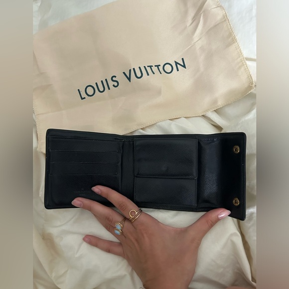 Gray Louis Vuitton Wallet - Picture 4 of 6